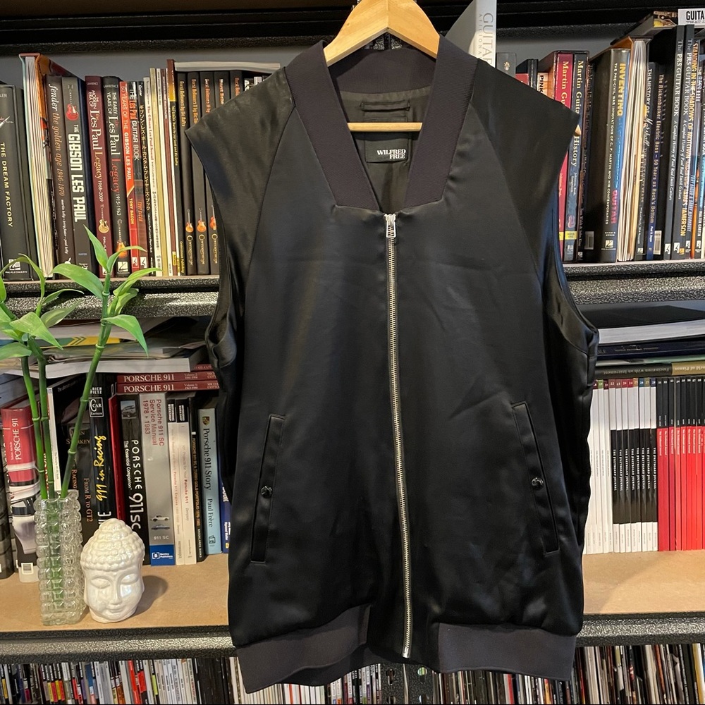 Aritzia Wilfred Free Stange Bomber Vest